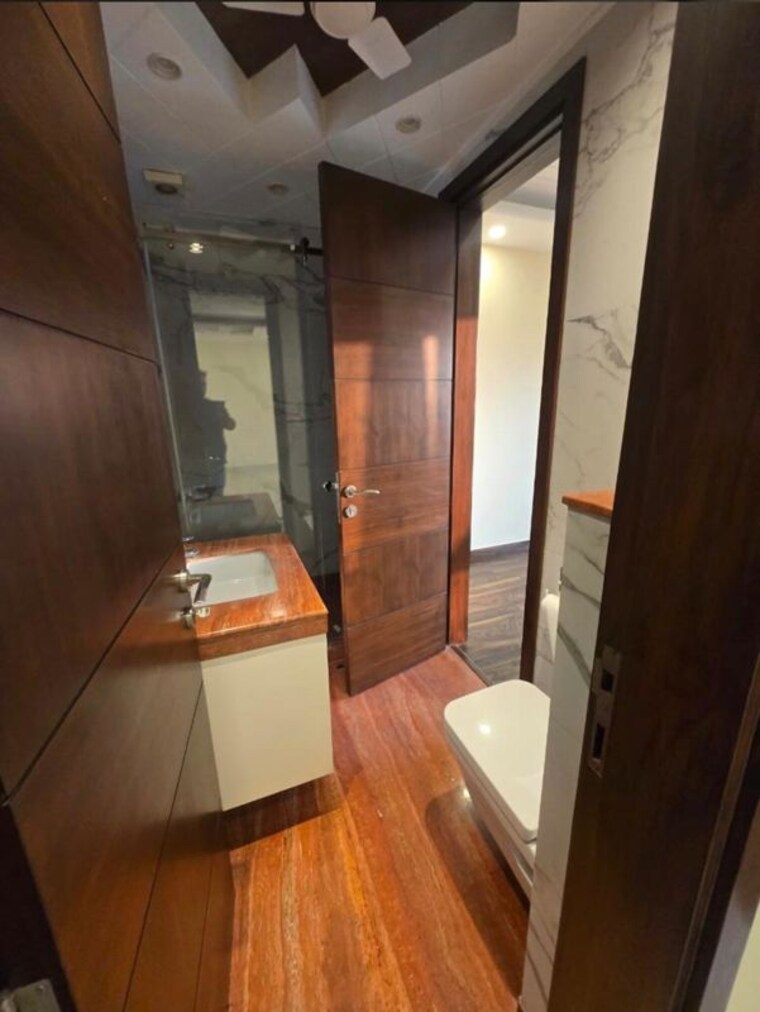 Bathroom, hemkunt colony 3 Bedroom 1600 Sq.Ft. Builder Floor In Hemkunt Colony Delhi 10722817