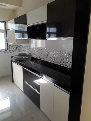 Furnished Amenities in 2 BHK Apartment at Kalpataru Primus Residence, Santacruz East – for Rent
