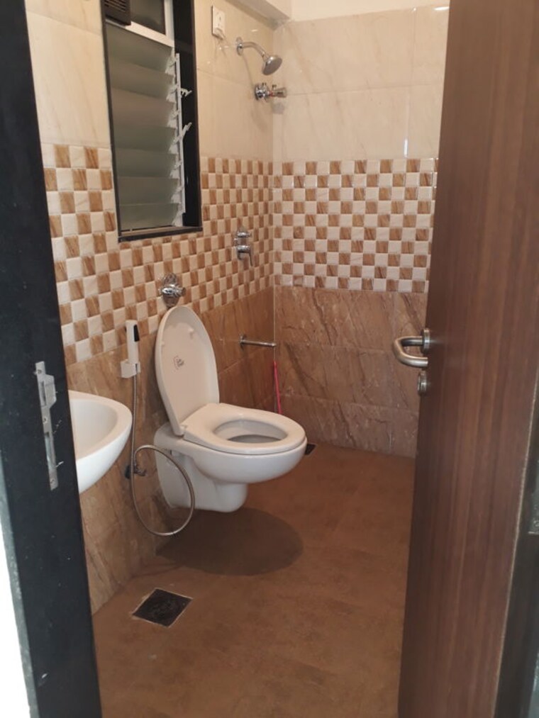 Bathroom, kalpataru-primus-residence 2 Bedroom 730 Sq.Ft. Apartment In Santacruz East Mumbai 10722808