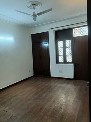 Room in 3.5 BHK Builder Floor at Orchid Island, Sector 51 – for Rent