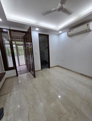 Room in 3 BHK Builder Floor at Lajpat Nagar – for Sale