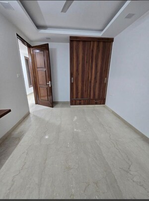 Room in 3 BHK Builder Floor at Lajpat Nagar – for Sale