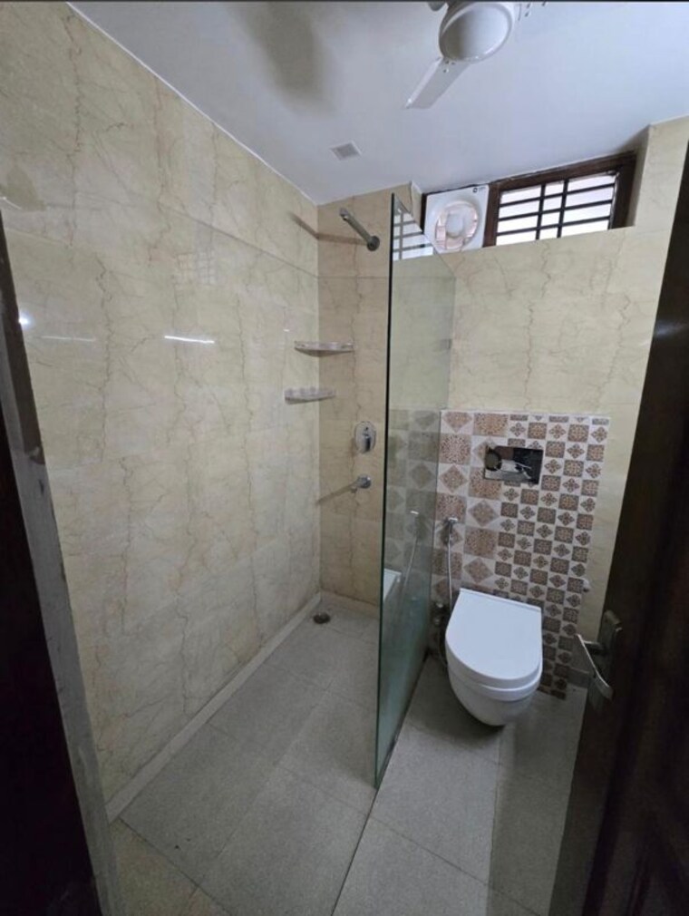 Attached Bathroom, lajpat nagar 3 Bedroom 1800 Sq.Ft. Builder Floor In Lajpat Nagar Delhi 10722830