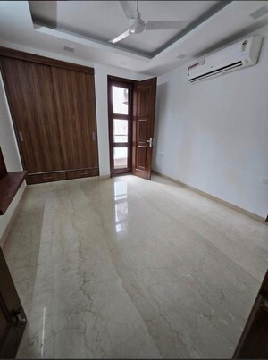 Room in 3 BHK Builder Floor at Lajpat Nagar – for Sale