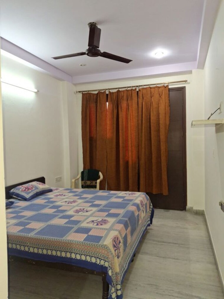 Bedroom, paschim vihar 2 Bedroom 100 Sq.Yd. Builder Floor In Paschim Vihar Delhi 10722829