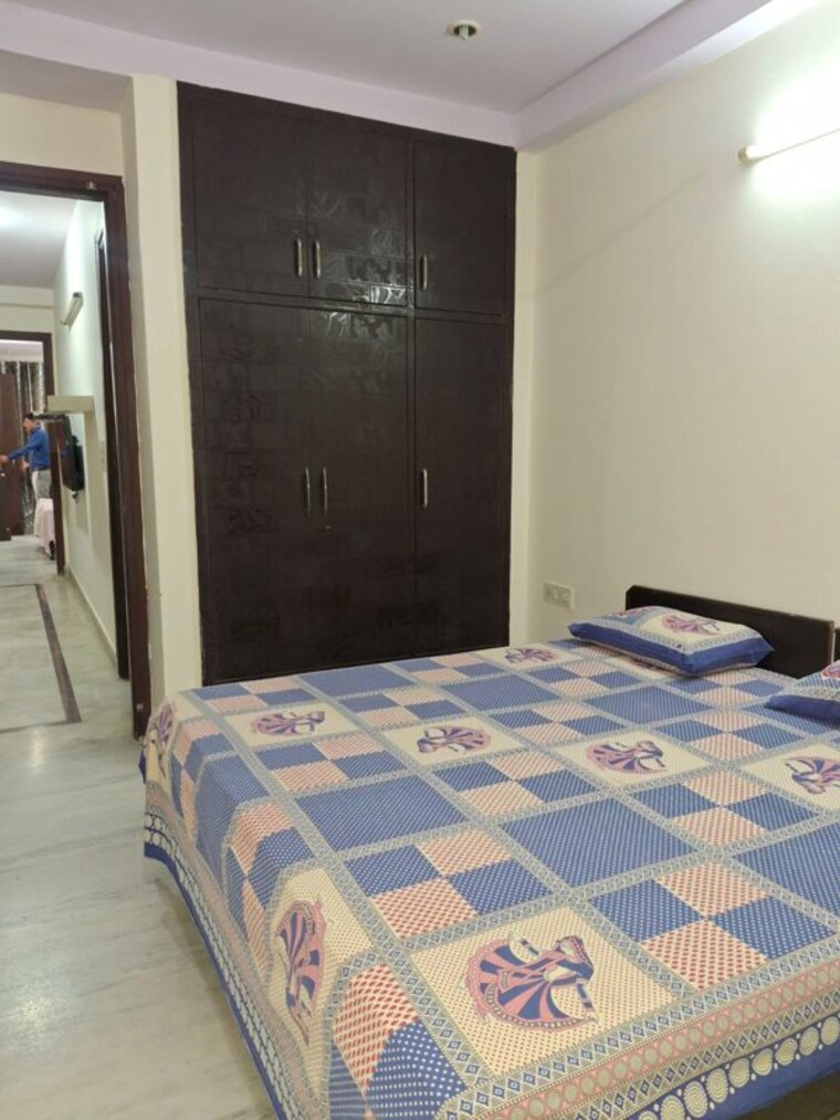Bedroom, paschim vihar 2 Bedroom 100 Sq.Yd. Builder Floor In Paschim Vihar Delhi 10722829