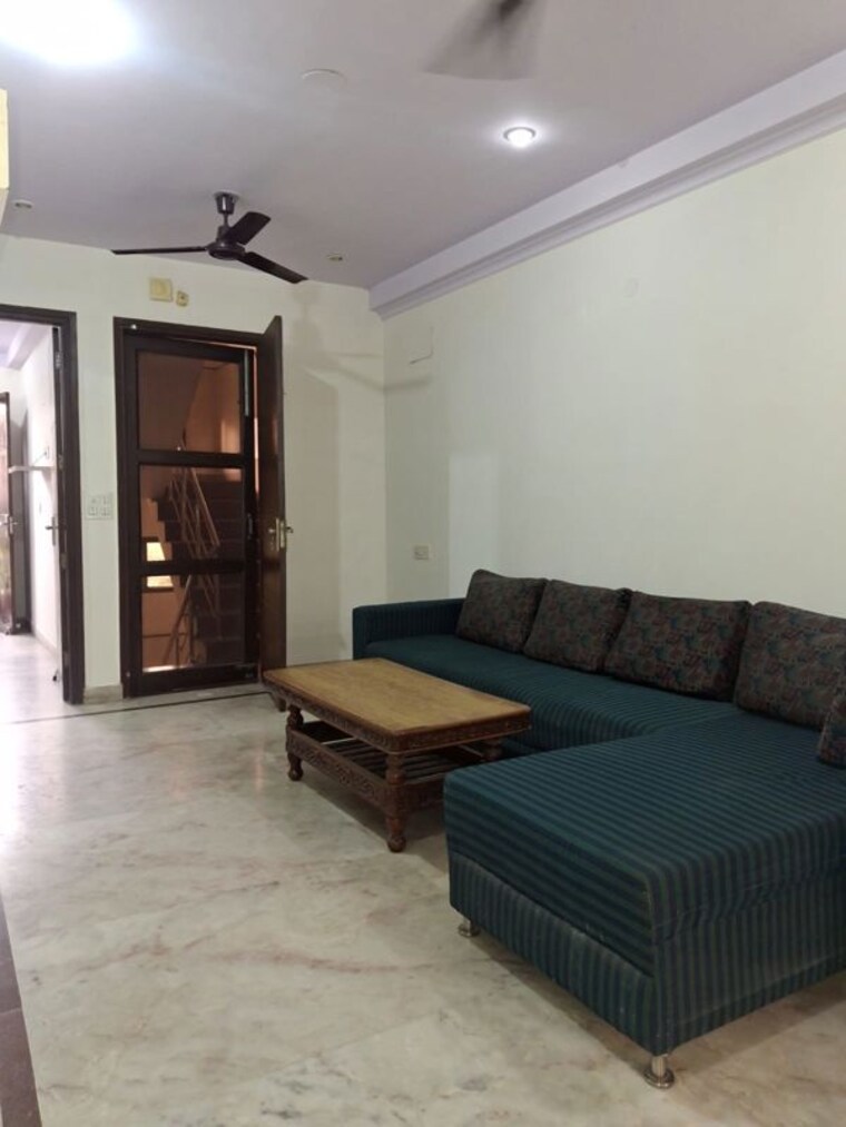Living Room, paschim vihar 2 Bedroom 100 Sq.Yd. Builder Floor In Paschim Vihar Delhi 10722829