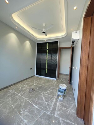 Room in 3 BHK Builder Floor at Chittaranjan Park – for Rent