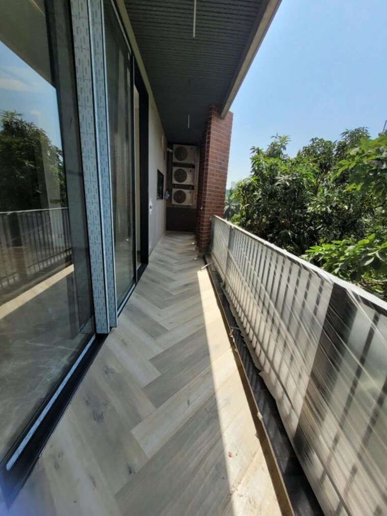 Balcony, chittaranjan park 3 Bedroom 200 Sq.Yd. Builder Floor In Chittaranjan Park Delhi 10722847