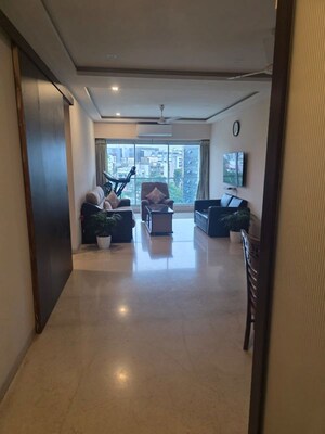 Room in 3 BHK Apartment at Rushi The Kollage, Andheri East – for Rent