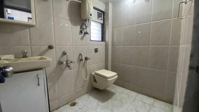 Bathroom, manish nagar 1 Bedroom 600 Sq.Ft. Apartment In Manish Nagar Mumbai 10722869
