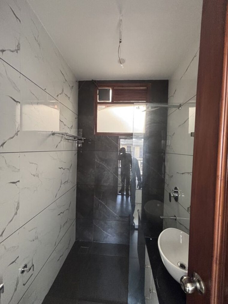Attached Bathroom, sector 40 3 Bedroom 200 Sq.Yd. Builder Floor In Sector 40 Chandigarh 10722866