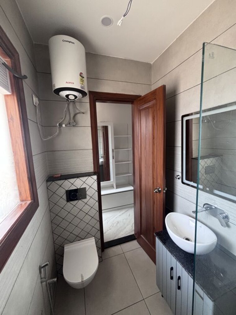 Attached Bathroom, sector 40 3 Bedroom 200 Sq.Yd. Builder Floor In Sector 40 Chandigarh 10722866