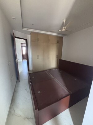 Room in 3 BHK Builder Floor at Sector 40 – for Rent