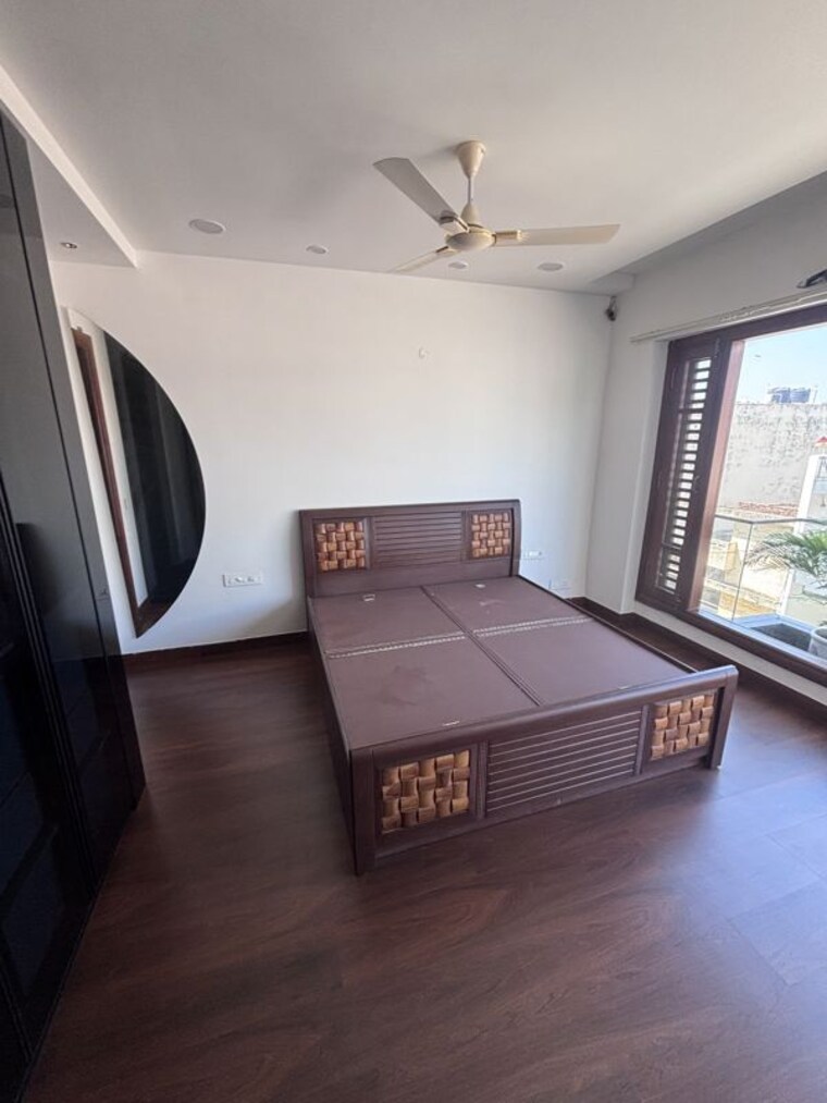 Room, sector 40 3 Bedroom 200 Sq.Yd. Builder Floor In Sector 40 Chandigarh 10722866