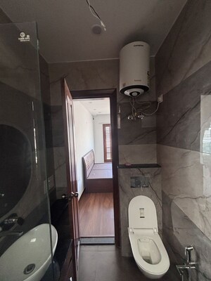 Attached Bathroom in 3 BHK Builder Floor at Sector 40 – for Rent