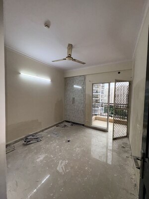 Room in 2 BHK Apartment at JM Florance, Tech Zone 4 Greater Noida – for Rent