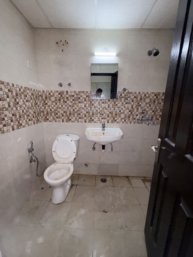 Bathroom, jm-florance 2 Bedroom 1197 Sq.Ft. Apartment In Tech Zone 4 Greater Noida Greater Noida 10722894