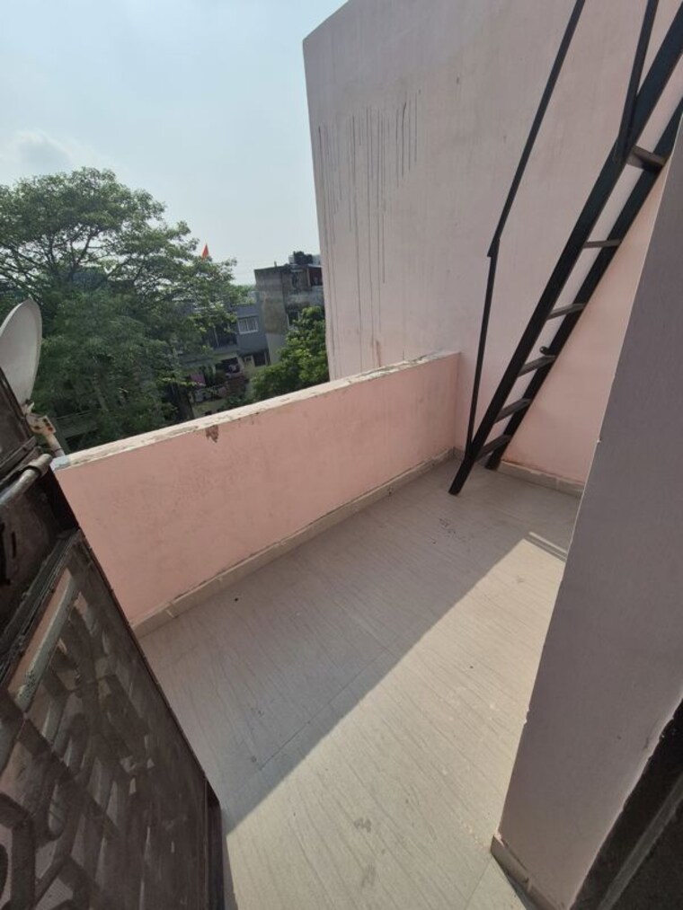 Balcony, mayur vihar 2 Bedroom 800 Sq.Ft. Apartment In Mayur Vihar Delhi 10722910
