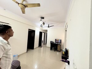 Room in 2 BHK Apartment at JM Florence, Tech Zone 4 Greater Noida – for Rent