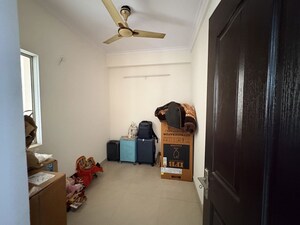 Room in 2 BHK Apartment at JM Florence, Tech Zone 4 Greater Noida – for Rent