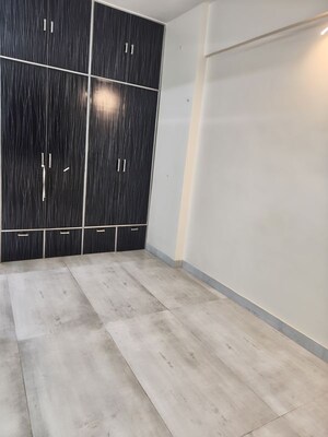 Room in 2 BHK Apartment at Siddhi Prabha CHS, Prabhadevi – for Rent