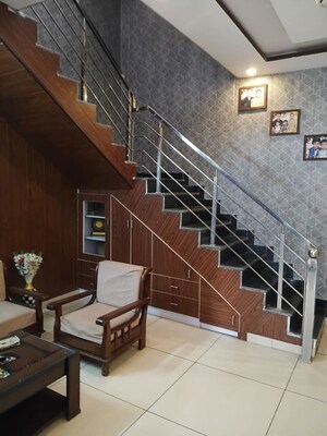 Lift in 2 BHK Independent House at Badal Colony – for Rent