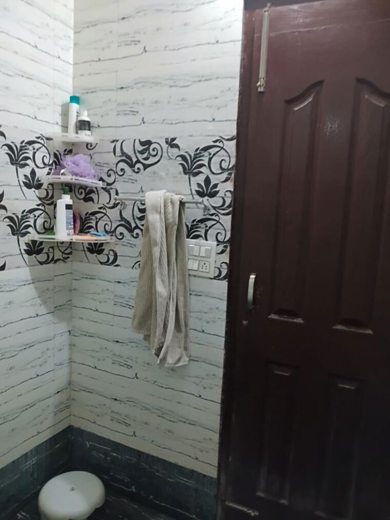 Parking, badal colony 2 Bedroom 150 Sq.Yd. Independent House In Badal Colony Zirakpur 10722911