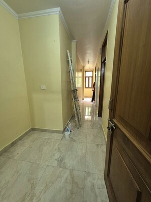Room in 2 BHK Builder Floor at Mayur Vihar – for Rent