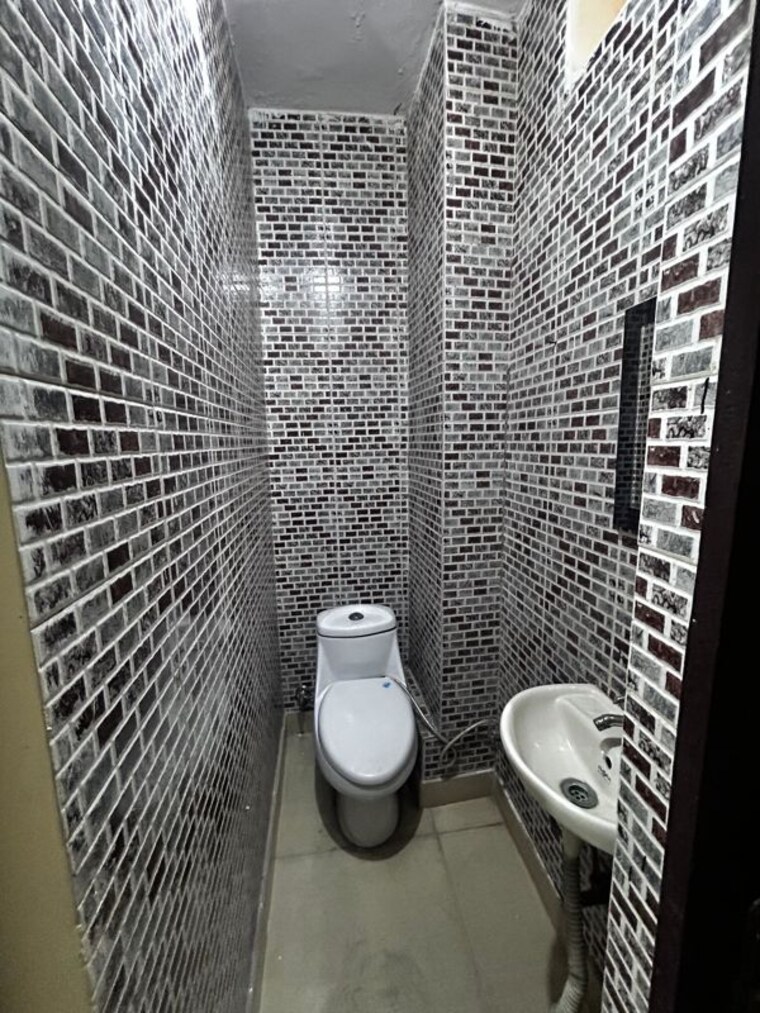 Bathroom, lajpat nagar 2 Bedroom 900 Sq.Ft. Builder Floor In Lajpat Nagar Delhi 10722918