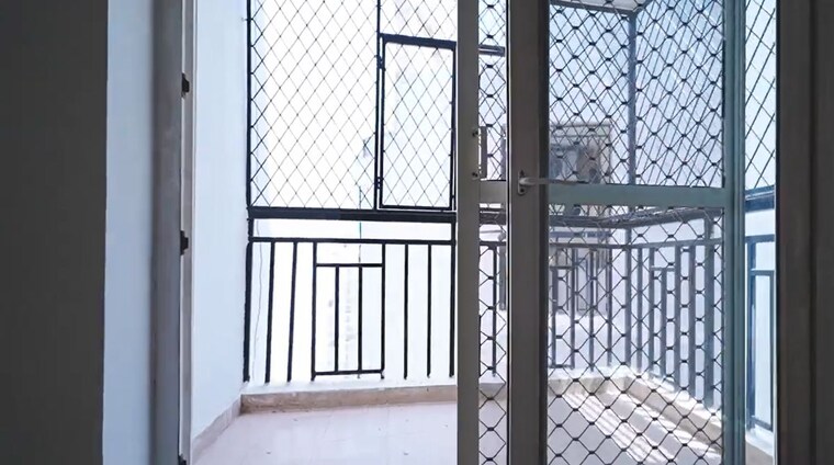 Balcony, galaxy-north-avenue 3.5 Bedroom 1410 Sq.Ft. Apartment In Gaur City 1 Greater Noida 10569988