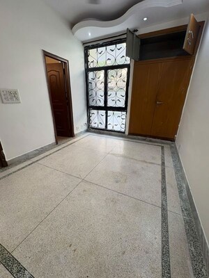 Room in 3 BHK Builder Floor at Palam Vihar – for Rent