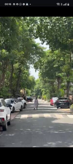 Parking in 6+ BHK Independent House at Sector 72 – for Sale