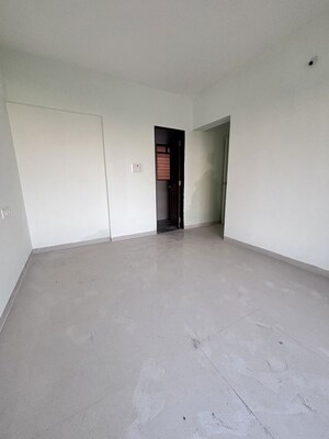 Furnished Amenities in 2.5 BHK Apartment at Siddharth Nagar CHS Goregaon, Goregaon West – for Rent