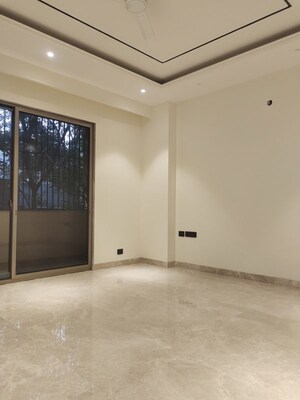 Furnished Amenities in 3 BHK Builder Floor at Greater Kailash I – for Rent