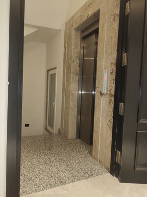 Furnished Amenities in 3 BHK Builder Floor at Greater Kailash I – for Rent