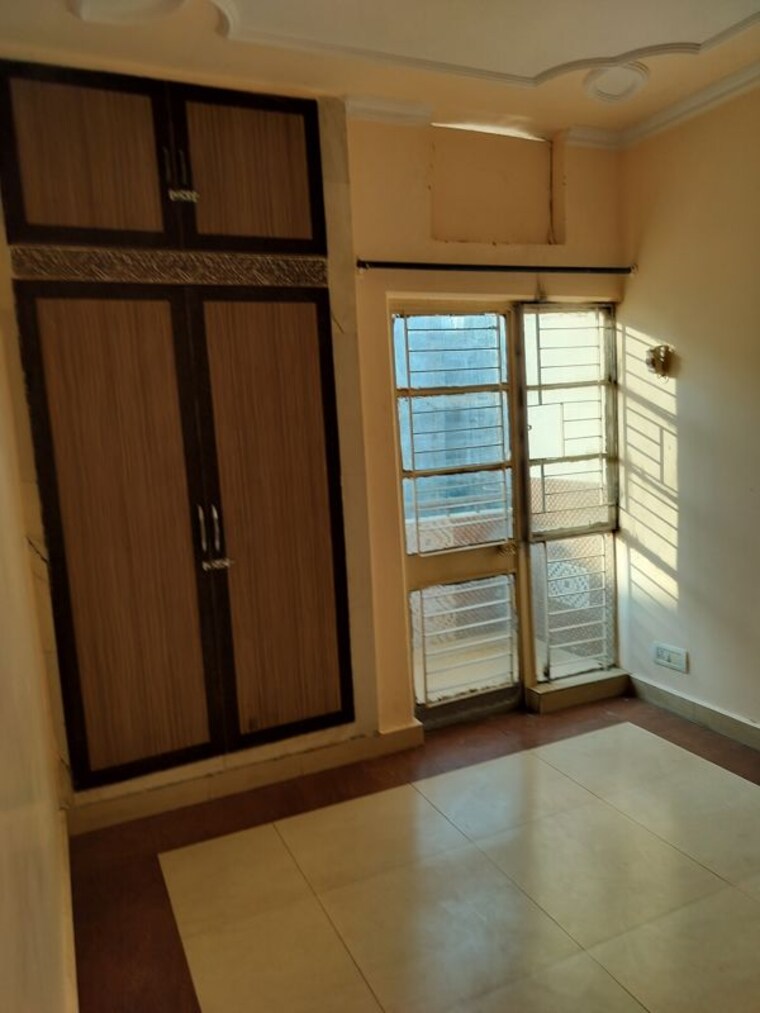 Room, sector 12 dwarka 2.5 Bedroom 1100 Sq.Ft. Apartment In Sector 12 Dwarka Delhi 10722986