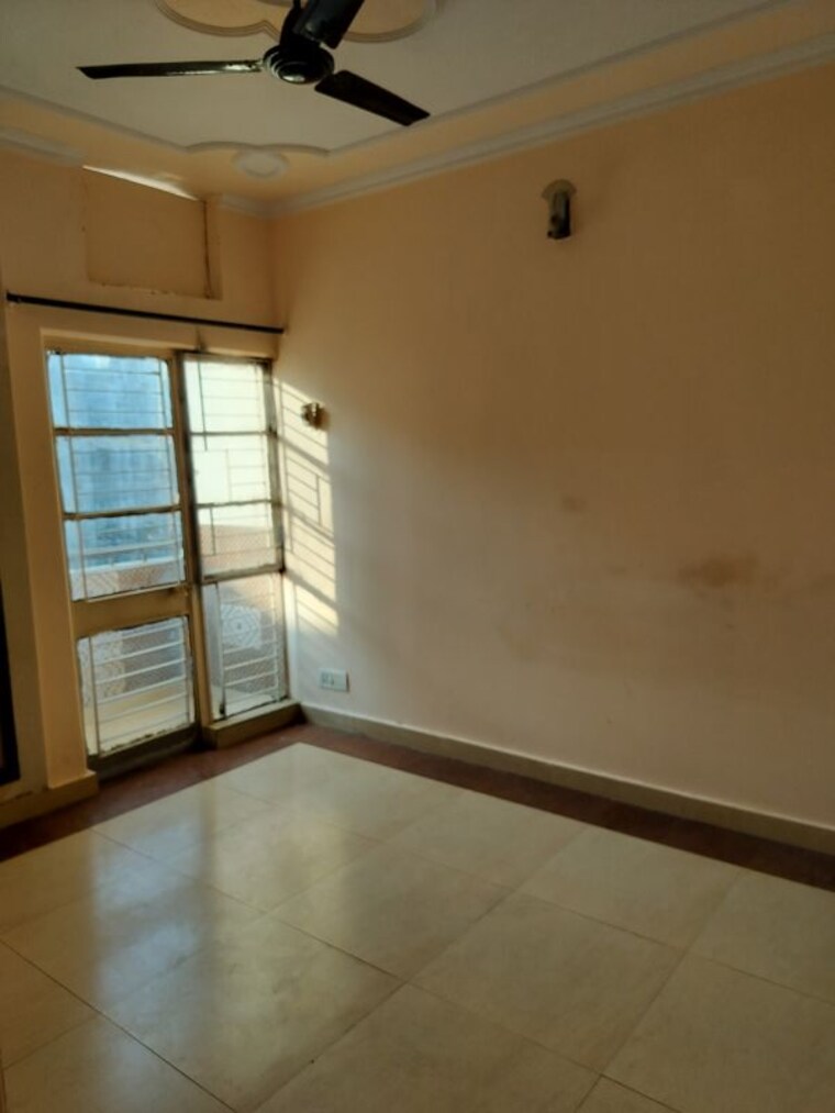 Room, sector 12 dwarka 2.5 Bedroom 1100 Sq.Ft. Apartment In Sector 12 Dwarka Delhi 10722986