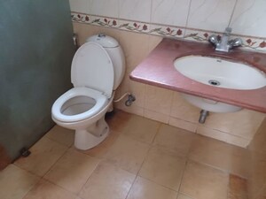 Bathroom in 3 BHK Apartment at Embassy Habitat, Palace Road – for Rent