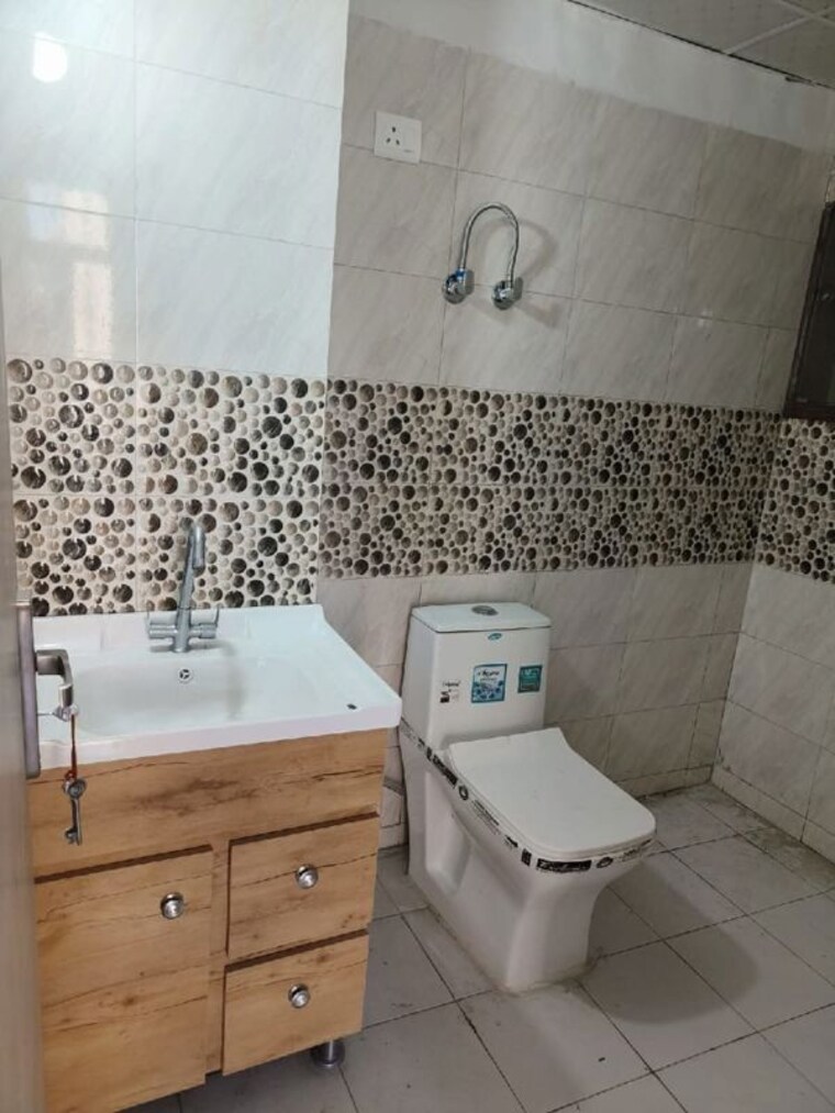 Bathroom, proview-officer-city 4 Bedroom 1995 Sq.Ft. Apartment In Raj Nagar Extension Ghaziabad 10720541
