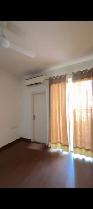 Room in 3.5 BHK Apartment at Mapsko Mount Ville, Sector 79 – for Rent