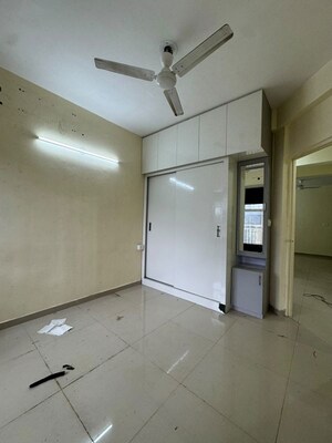 Room in 2 BHK Apartment at Pareena Micasa, Sector 68 – for Rent