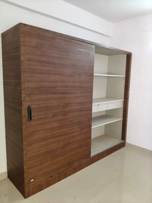 Room in 3 BHK Apartment at Aakriti Honey Dew, Tellapur – for Rent