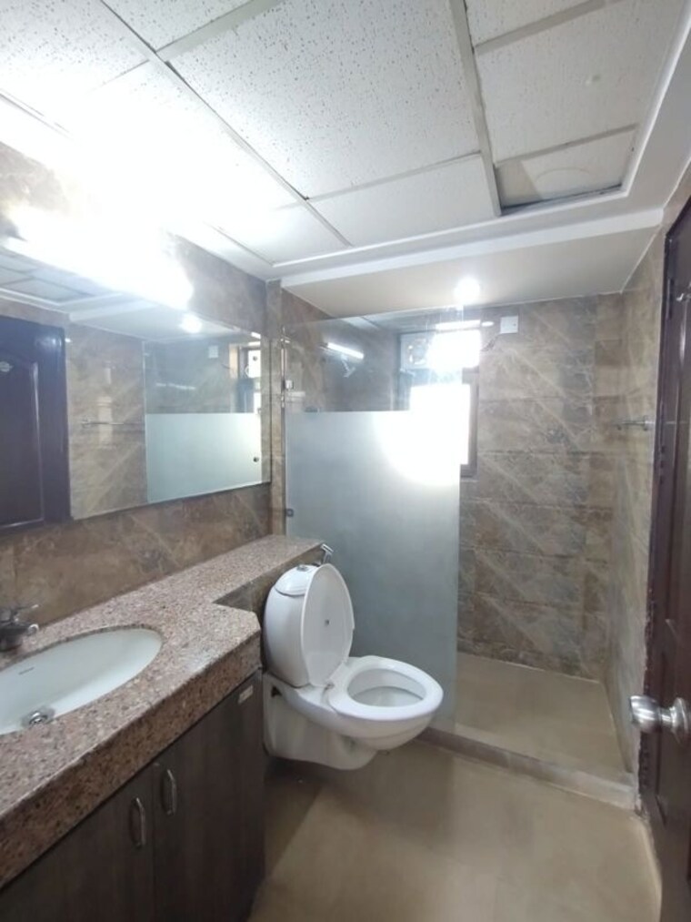 Bathroom, unitech-the-residences-sector-33 3.5 Bedroom 1550 Sq.Ft. Apartment In Sector 33 Gurgaon 10723086