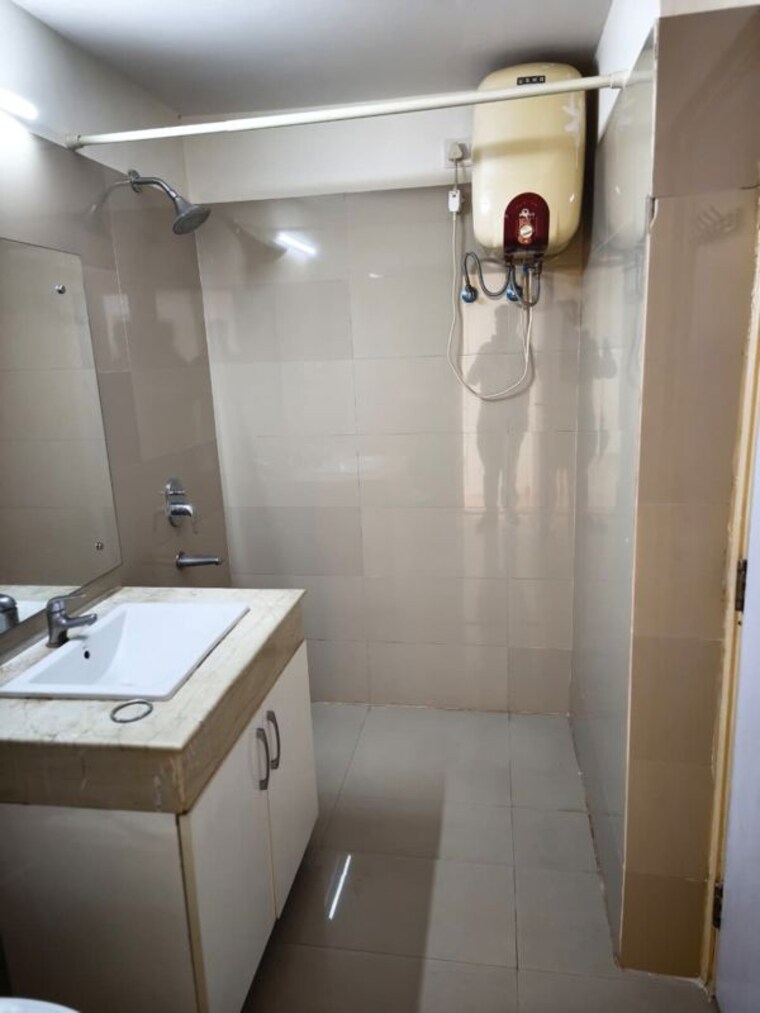 Bathroom, unitech-the-residences-sector-33 3 Bedroom 1545 Sq.Ft. Apartment In Sector 33 Gurgaon 10723093