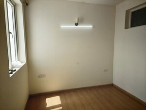 Room in 2 BHK Apartment at Unitech The Residences Sector 33, Sector 33 – for Rent