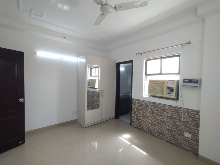 Room, unitech-the-residences-sector-33 4 Bedroom 1870 Sq.Ft. Apartment In Sector 33 Gurgaon 10723106