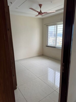 Room in 3 BHK Apartment at Vasavi GP Trends, Nanakramguda – for Rent