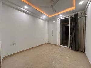 Room in 3 BHK Apartment at Chattarpur – for Rent