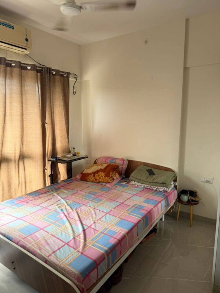 Bedroom, kandivali west Pg For Girls In Kandivali West 10723135